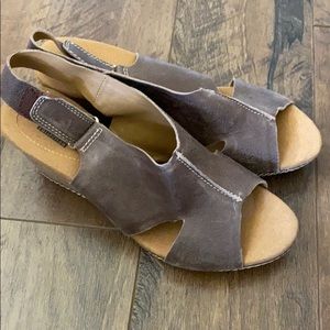 2 pair, Clark’s Wedge sandals, Tan & Navy